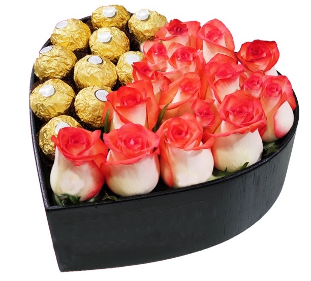 CORAZON CON 12 ROSAS Y 10 BOMBONES FERREROS